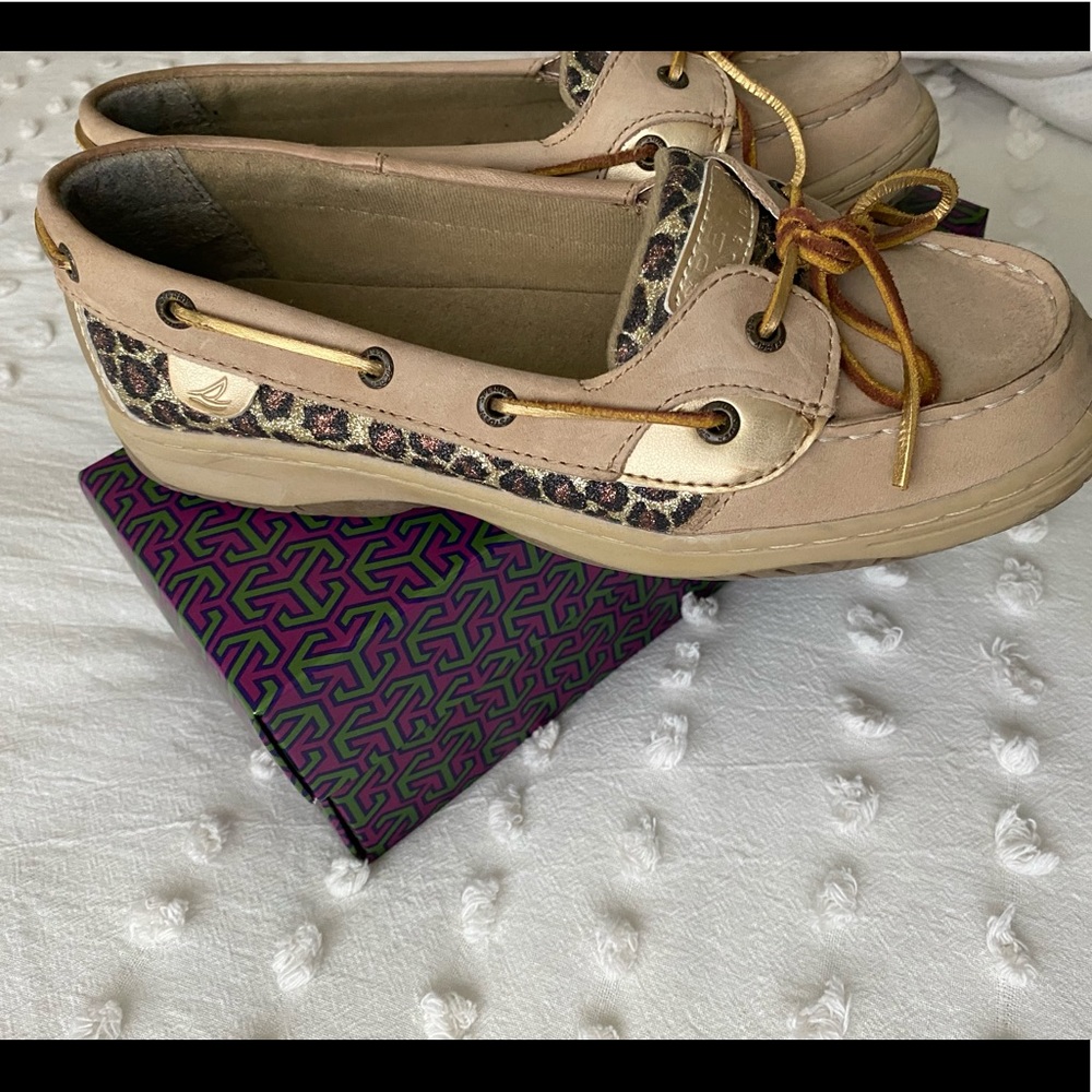 Leopard sperries!